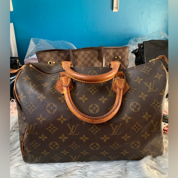 Louis Vuitton Handbags - Louis Vuittons speedy size 30